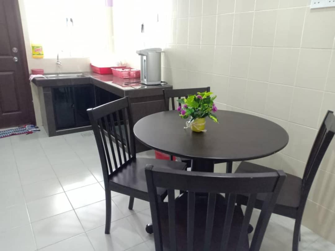 Purple Townhouse 3R2B Wifi Villa Sekinchan Kültér fotó